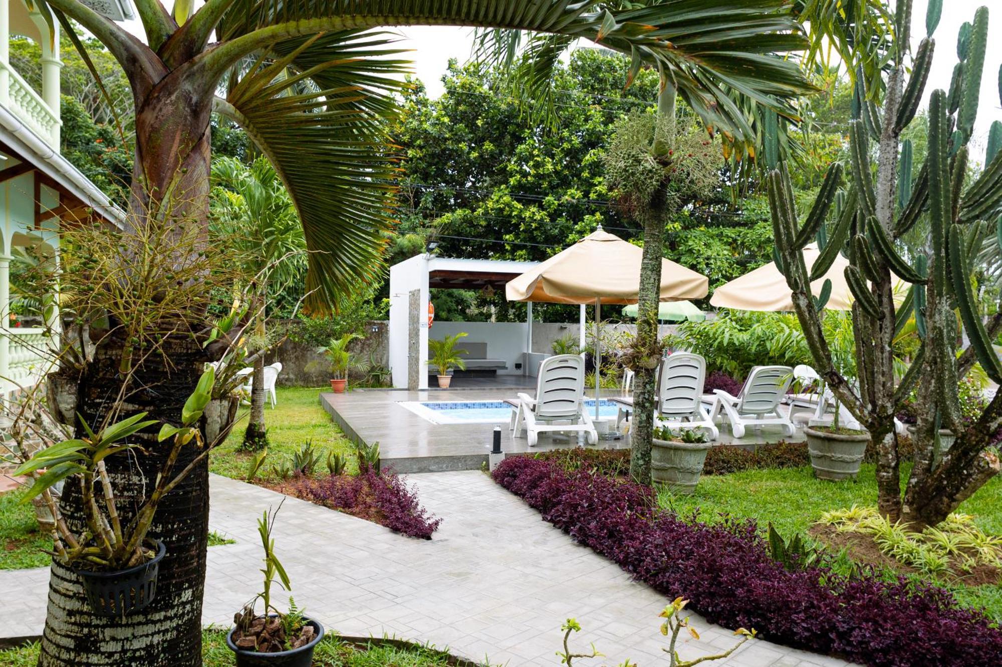 Green Palm Self Catering Anse aux Pins Exterior photo